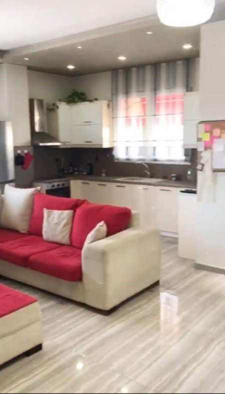 Tirane, jepet me qera apartament 3+1+BLK Kati 2, 190 m² 1.000 Euro (Zogu i Zi)