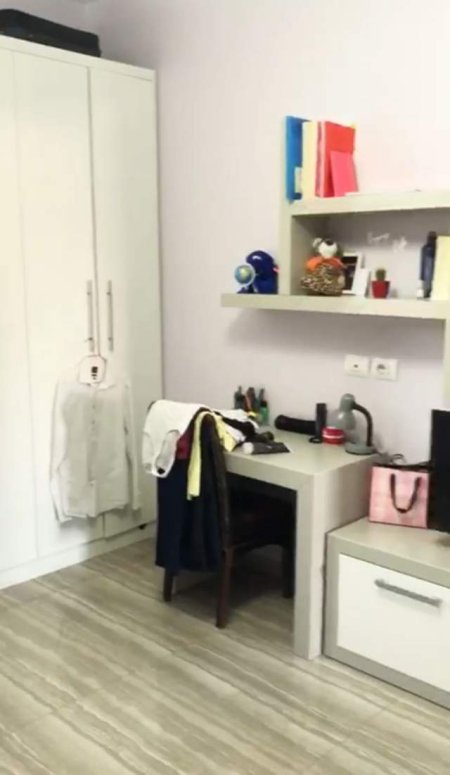 Tirane, jepet me qera apartament 3+1+BLK Kati 2, 190 m² 1.000 Euro (Zogu i Zi)