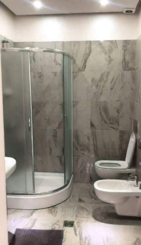 Tirane, jepet me qera apartament 3+1+BLK Kati 2, 190 m² 1.000 Euro (Zogu i Zi)