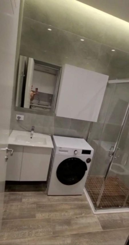 Tirane, jepet me qera apartament 1+1 Kati 1, 65 m² 500 Euro (Zogu i Zi)