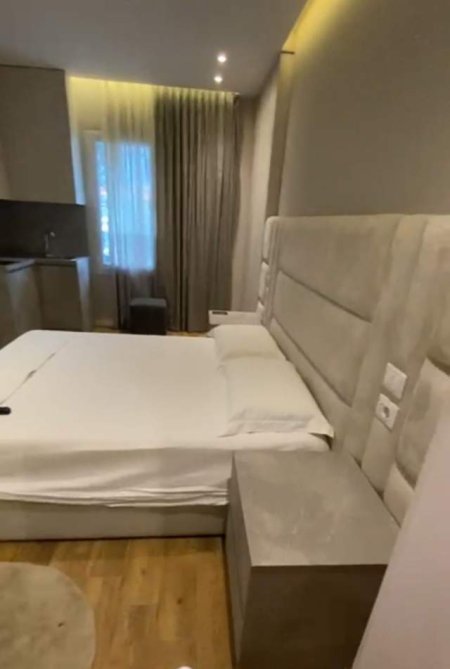 Tirane, jepet me qera garsonier 1+1 Kati 2, 30 m² 450 Euro (Zogu i Zi)