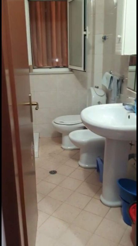 Tirane, jepet me qera apartament 1+1+BLK Kati 4, 65 m² 40.000 Leke (21 dhjetori)