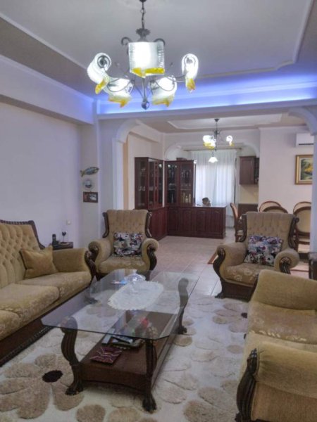 Tirane, shitet apartament 3+1+2+A+BLK, Kati 3, 166 m², 280.000 Euro (Ismail Qemali), prane Piceri Era.