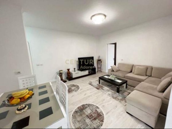 Tirane, jepet me qera apartament 1+1+BLK Kati 5, 62 m² 400 Euro (Prane Maternitetit te Ri ne Brryl)
