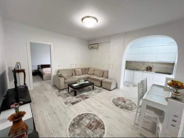 Tirane, jepet me qera apartament 1+1+BLK Kati 5, 62 m² 400 Euro (Prane Maternitetit te Ri ne Brryl)