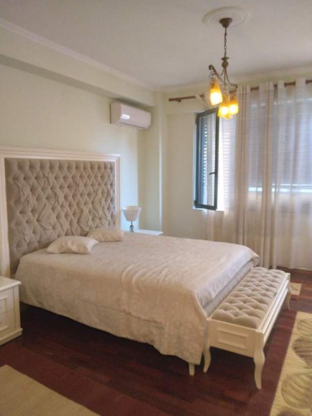 Tirane, shitet apartament 3+1+2+A+BLK, Kati 3, 166 m², 280.000 Euro (Ismail Qemali), prane Piceri Era.