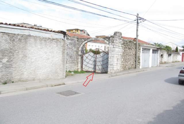 Shkoder, Shiten 2 Troje 55.5 m² & 41 m² dhe Ndertese 62 m², 2.880.000 Leke (Lagjia "Vojo Kushi")