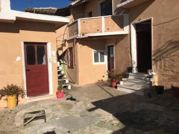 Kruje, Shitet Truall 182 m² dhe Ndertese 2 kate 85 m², Cmimi Fillestar 1,944,000 Leke (Lagjia nr. 4)