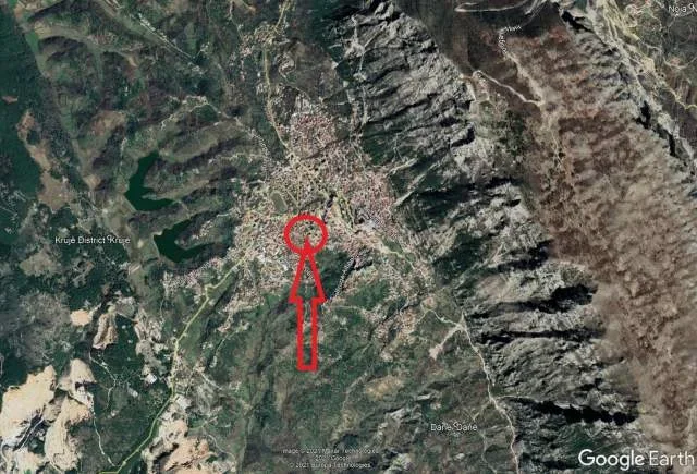 Kruje, Shitet Truall 182 m² dhe Ndertese 2 kate 85 m², Cmimi Fillestar 1,944,000 Leke (Lagjia nr. 4)