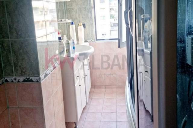 Tirane, jepet me qera apartament 2+1 Kati 4, 122 m² 1.000 Euro (Rruga Nikolla Tupe)