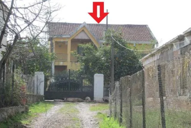 Shkoder, Hot, Malsi e Madhe Shitet Truall 300 m² dhe Ndertese 200 m² me siperfaqe totale 1,900 m², Cmimi Fillestar 2,880,000 Leke