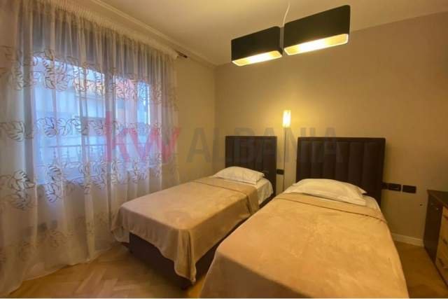 Shqiperi, jepet me qera apartament 2+1 Kati 7, 100 m² 800 Euro (Qender)