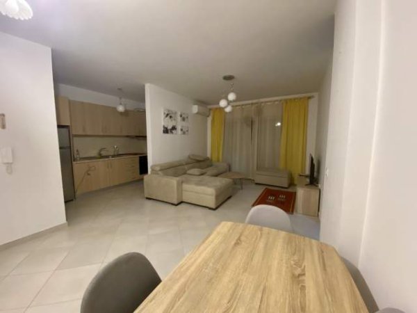 Tirane, jepet me qera apartament 2+1 Kati 11, 85 m² 450 Euro