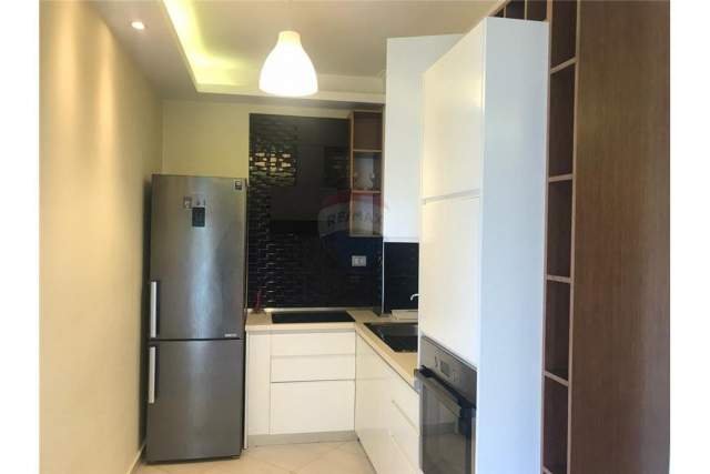 Tirane, jepet me qera apartament 2+1 91 m² 500 Euro (JORDAN MISJA)