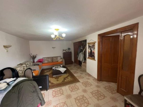 Korce, shitet shtepi 2+1 Kati 2, 138 m² 79.000 Euro (Prane Lagjes 7, Korce)