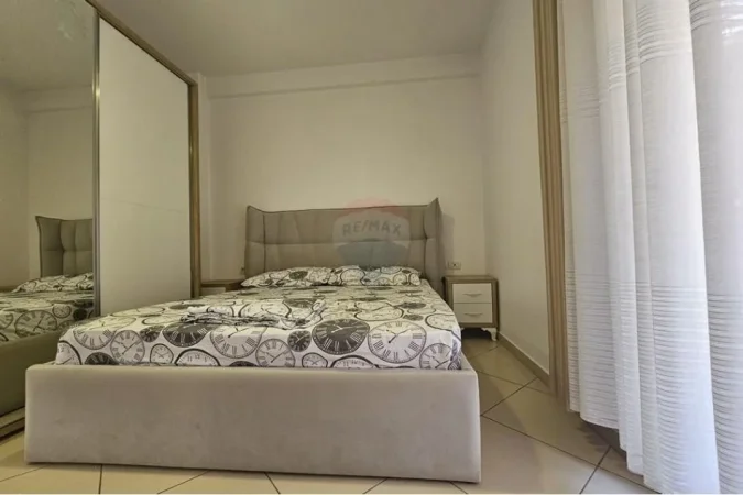 Tirane, jepet me qera apartament 2+1 , 94 m² 800 € (Pazari i Ri - Hoxha Tahsim,)