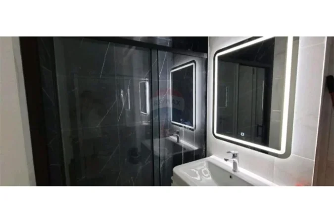 Tirane, jepet me qera apartament 1+1 Kati 8, 56 m² 550 € (21 Dhjetori - Kompleksi Kontakt)