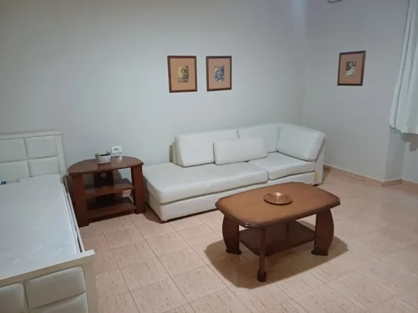 Tirane, jepet me qera apartament 2+1+Aneks+Ballkon Kati 2, 85 m² 700 € (sheshi willson)