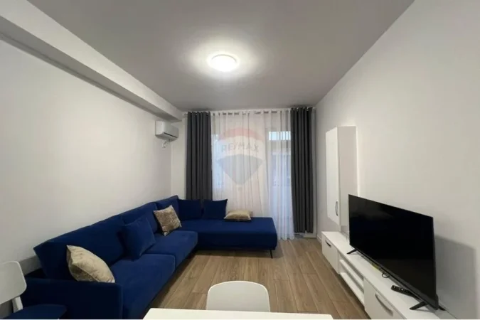 Tirane, jepet me qera apartament 1+1 , 55 m² 650 € (Komuna e Parisit,)