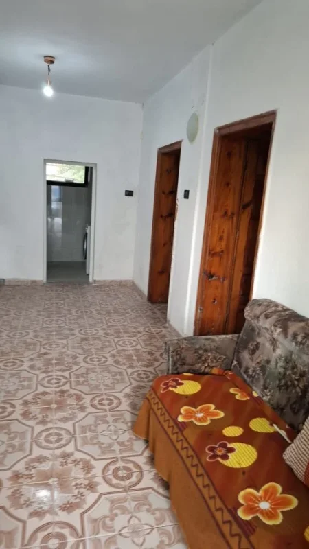 Tirane, jepet me qera apartament 2+1 Kati 1, 76 m² 400 € (kombinat)