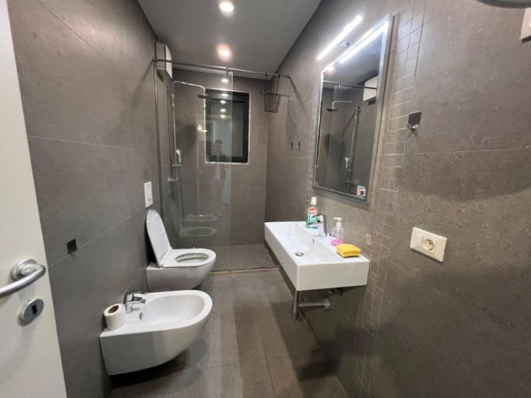 Tirane, shitet apartament 2+1+Ballkon Kati 9, 118 m² (Rruga e kavajes)