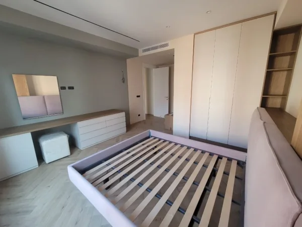 Tirane, jepet me qera apartament 2+1 Kati 5, 115 m² 1.500 € (Kompleksi Delijorgji)