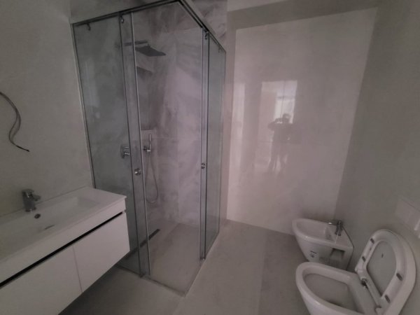 Tirane, jepet me qera apartament 2+1 Kati 5, 115 m² 1.500 € (Kompleksi Delijorgji)