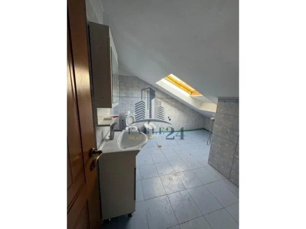 GODINE 3 KATESHE ME QERA PRANE GJIMNAZIT PARTIZANI