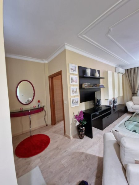 Tirane, jepet me qera apartament 2+1+Ballkon Kati 2, 90 m² 800 € (Bllok , rruga perlat rexhepi)