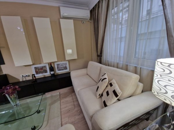 Tirane, jepet me qera apartament 2+1+Ballkon Kati 2, 90 m² 800 € (Bllok , rruga perlat rexhepi)