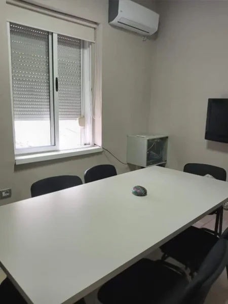 Tirane, jepet me qera zyre Kati 2, 145 m² 1.400 € (PALLATET AGIMI BLLOK)