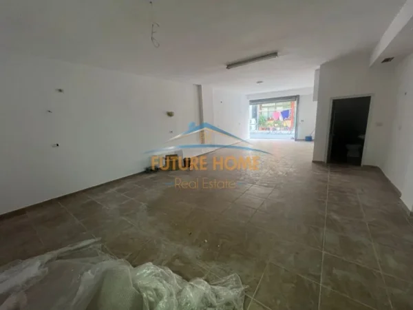 Tirane, jepet me qera ambjent biznesi Kati 0, 75 m² 600 € (Prane Juridikut)