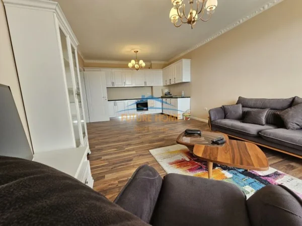 Tirane, shes apartament 2+1 Kati 2, 124 m² 285.000 € (Rruga Hiqmet Buzi)