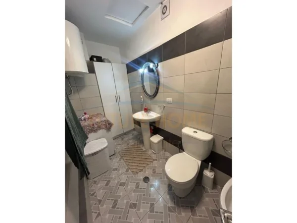 Tirane, shitet apartament 1+1+Ballkon Kati 2, 73 m² 115.000 € (Ali demi)