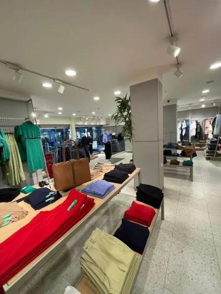 Tirane, jepet me qera ambjent biznesi Kati 0, 330 m² 8.000 € (BLLOKU)