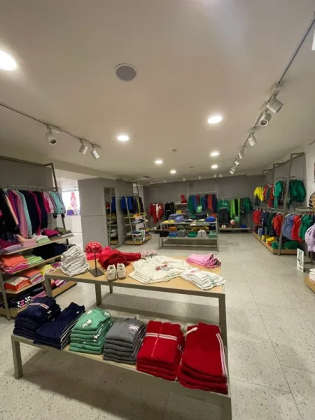 Tirane, jepet me qera ambjent biznesi Kati 0, 330 m² 8.000 € (BLLOKU)