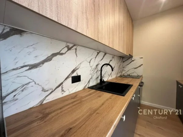 Tirane, shitet apartament 1+1+Ballkon , 56 m² 150.000 € (PAZARI RI)