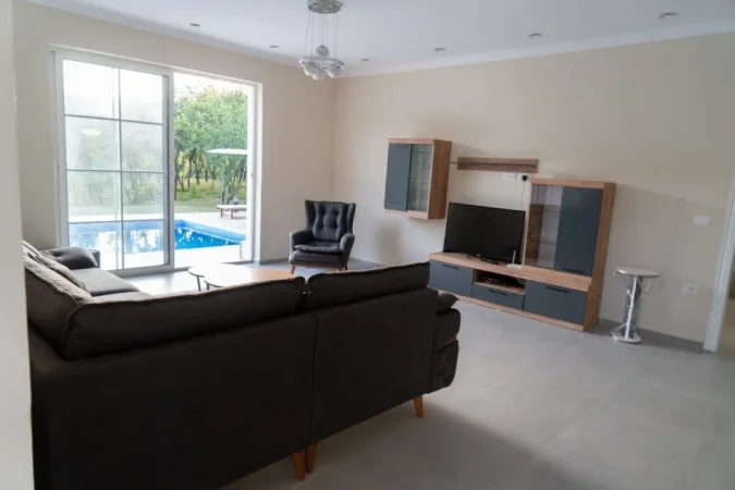 Tirane, jepet me qera Vile 1 Katshe Kati 1, 120 m² 1.000 € (BALDUSHK)