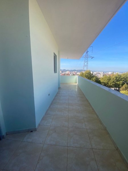 Tirane, shes apartament 2+1+Ballkon Kati 4, 88 m² 110.000 € (Pallatet e Verdha)