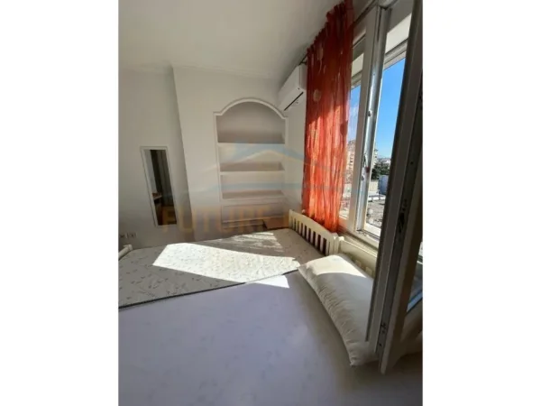 Tirane, jepet me qera apartament 3+1 Kati 7, 157 m² 900 € 