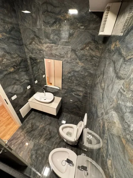 Tirane, shes apartament 1+1+Ballkon Kati 2, 61 m² 115.000 € (ali demi)