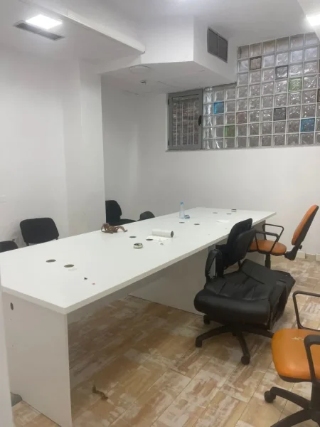 Tirane, jepet me qera ambjent biznesi Kati 2, 200 m² 2.500 € (Selvia)