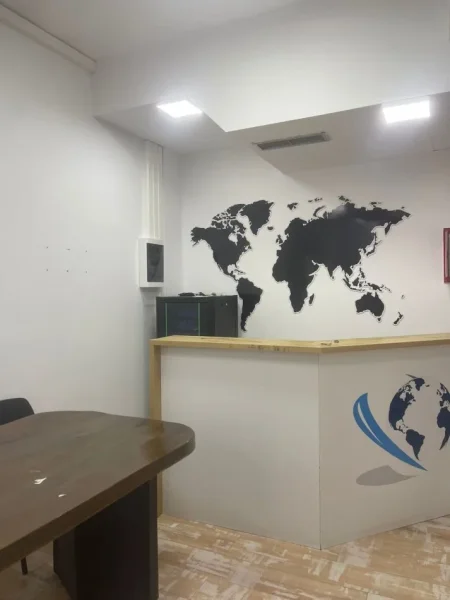 Tirane, jepet me qera ambjent biznesi Kati 2, 200 m² 2.500 € (Selvia)