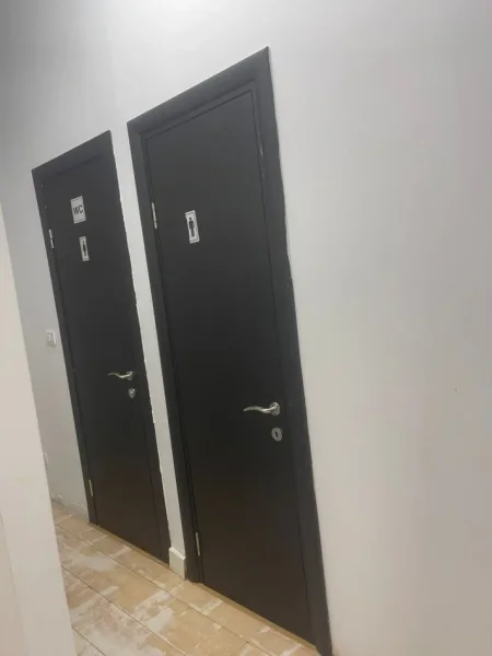 Tirane, jepet me qera ambjent biznesi Kati 2, 200 m² 2.500 € (Selvia)