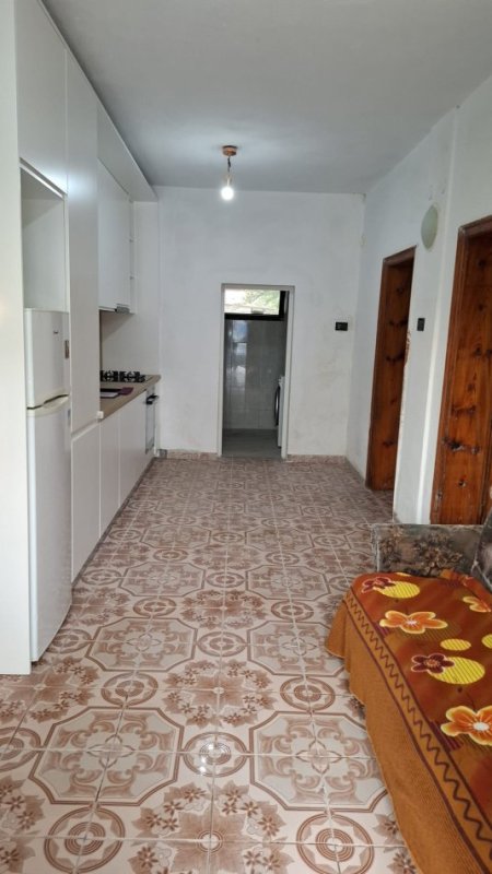 Tirane, jepet me qera apartament 2+1 Kati 1, 75 m² 400 € (Kombinat)