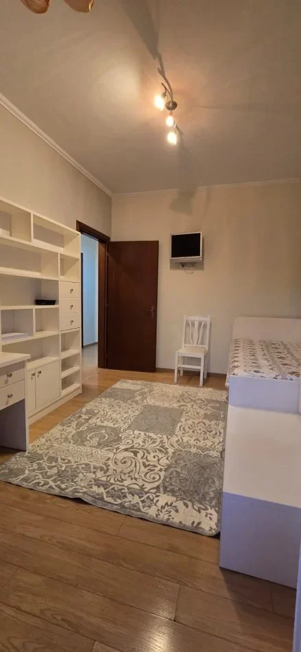 Tirane, jepet me qera apartament 2+1 Kati 7, 100 m² 750 € (Sheshi Avni Rustemi, Pazari i Ri)