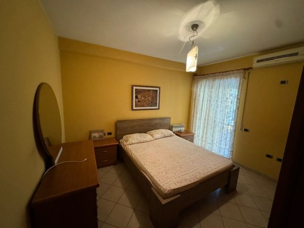 Tirane, jepet me qera apartament 2+1 Kati 2, 92 m² 600 € (Komuna e Parisit)