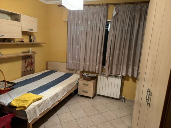 Tirane, jepet me qera apartament 2+1 Kati 2, 92 m² 600 € (Komuna e Parisit)