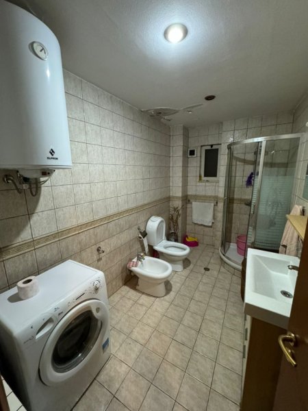 Tirane, jepet me qera apartament 2+1 Kati 2, 92 m² 600 € (Komuna e Parisit)