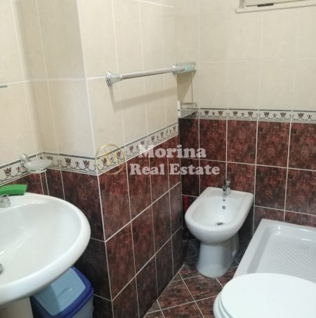 Tirane, jepet me qera apartament 1+1 Kati 8, 60 m² 450 € (Rruga Medreseja)